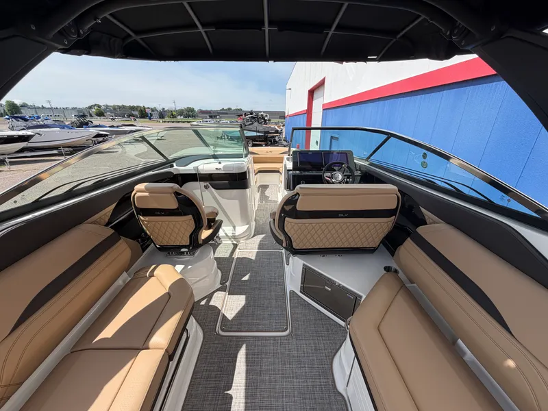 Slide: The Image of Sea Ray SLX 280 2025 - 26