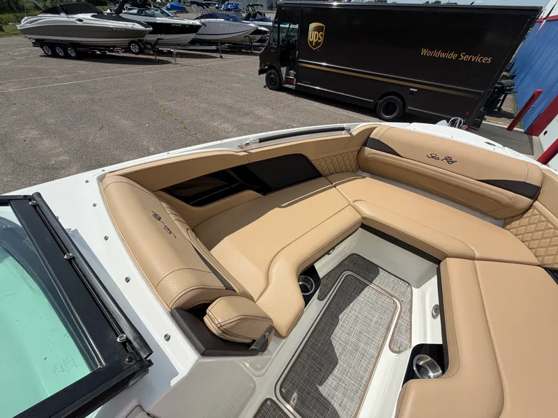 Slide: The Image of Sea Ray SLX 280 2025 - 48
