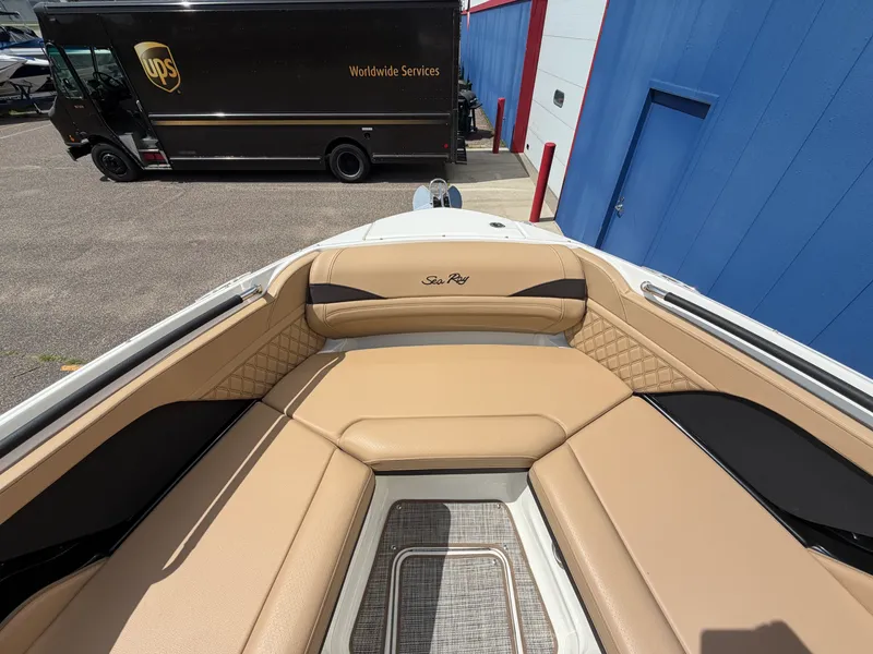 Slide: The Image of Sea Ray SLX 280 2025 - 50