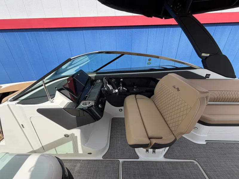 Slide: The Image of Sea Ray SLX 280 2025 - 29