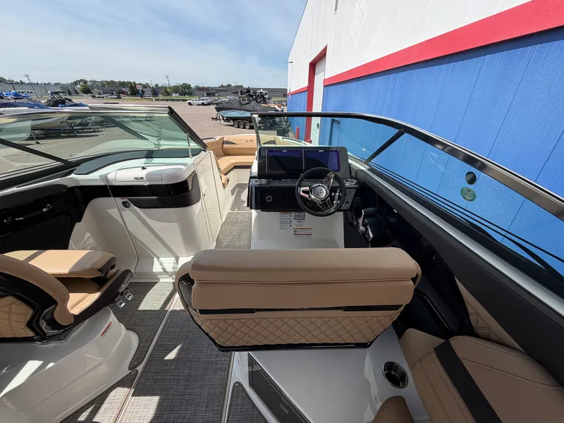 Slide: The Image of Sea Ray SLX 280 2025 - 27