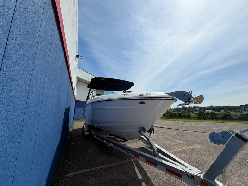 Slide: The Image of Sea Ray SLX 280 2025 - 2