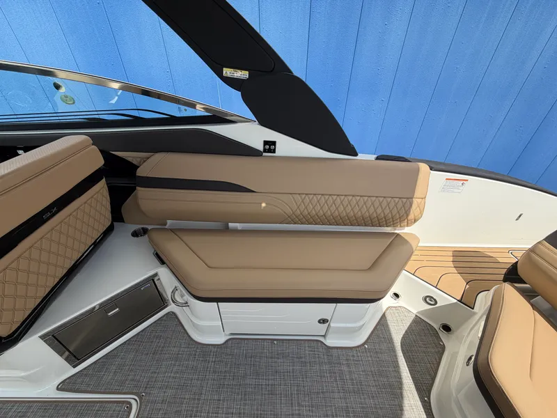 Slide: The Image of Sea Ray SLX 280 2025 - 20