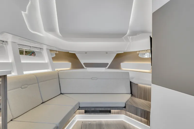 Slide: The Image of Sea Ray 370 Sundancer 2023 - 12