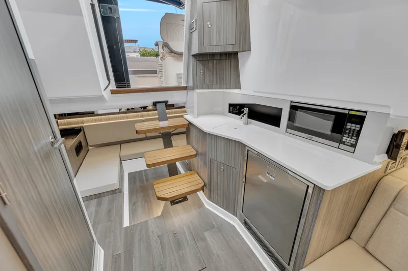 Slide: The Image of Sea Ray 370 Sundancer 2023 - 24