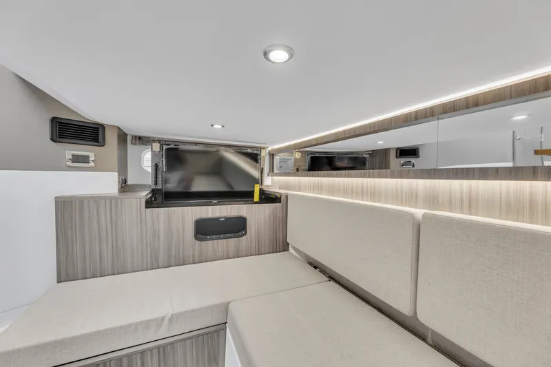 Slide: The Image of Sea Ray 370 Sundancer 2023 - 26