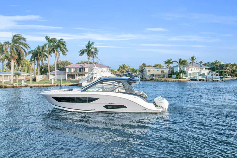 Slide: The Image of Sea Ray 370 Sundancer 2023 - 72