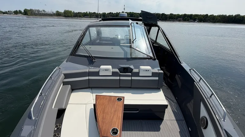 Slide: The Image of Cruisers 42 GLS 2023 - 36