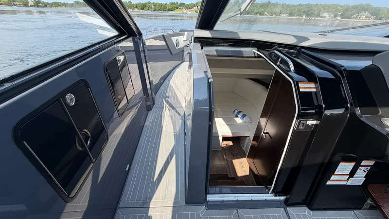 Slide: The Image of Cruisers 42 GLS 2023 - 39