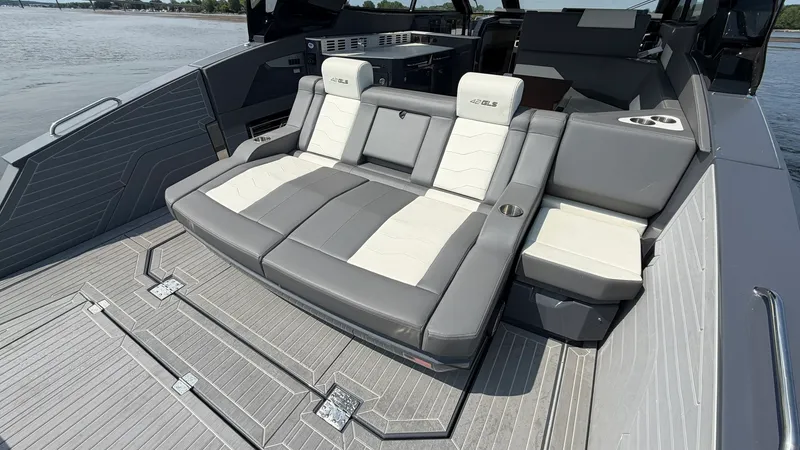 Slide: The Image of Cruisers 42 GLS 2023 - 58