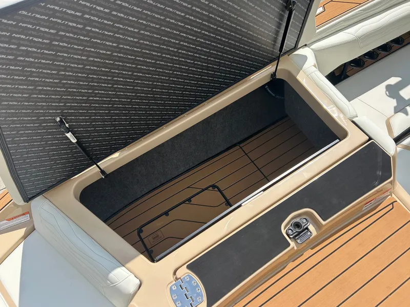 Slide: The Image of Nautique G25 2025 - 8