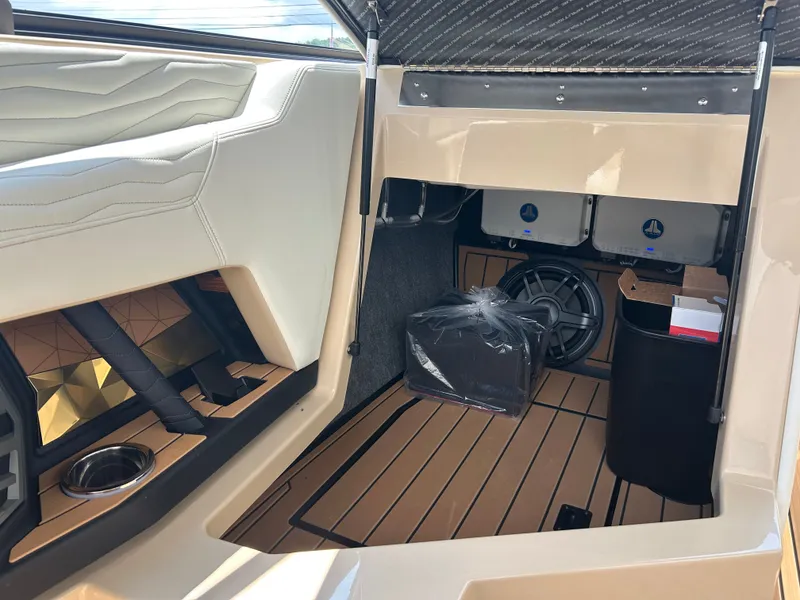 Slide: The Image of Nautique G25 2025 - 23