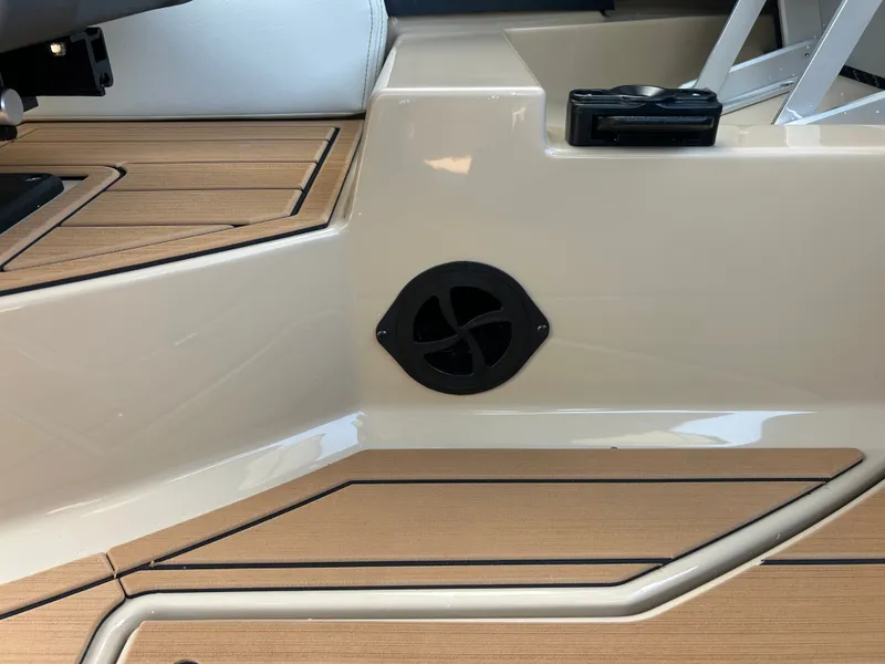Slide: The Image of Nautique G25 2025 - 32