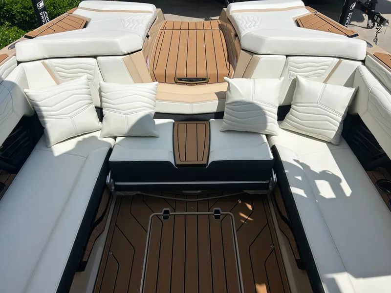 Slide: The Image of Nautique G25 2025 - 12