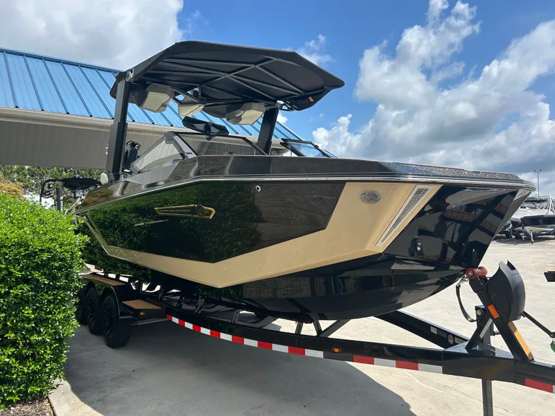 Slide: The Image of Nautique G25 2025 - 1