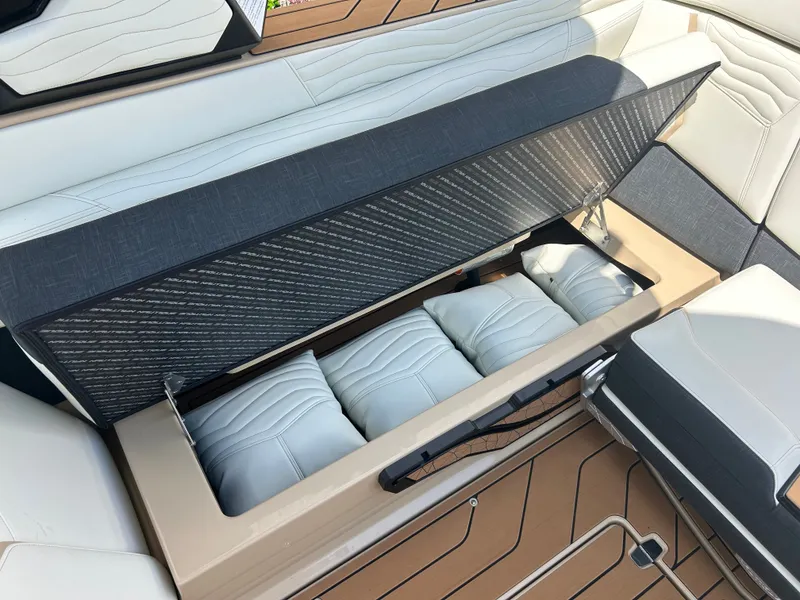 Slide: The Image of Nautique G25 2025 - 20
