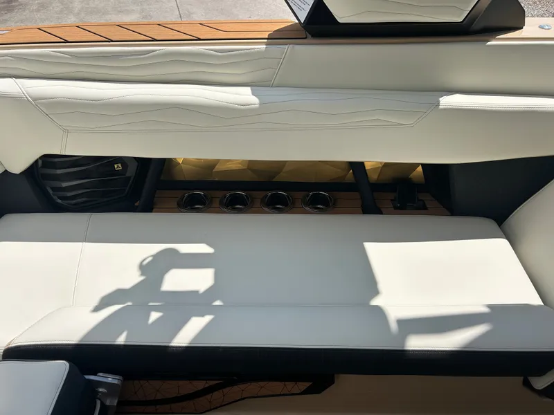 Slide: The Image of Nautique G25 2025 - 21