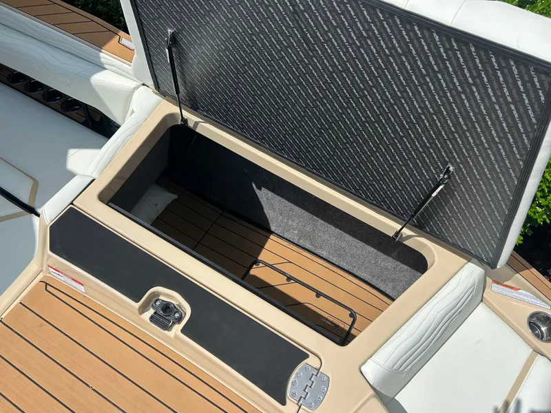 Slide: The Image of Nautique G25 2025 - 9
