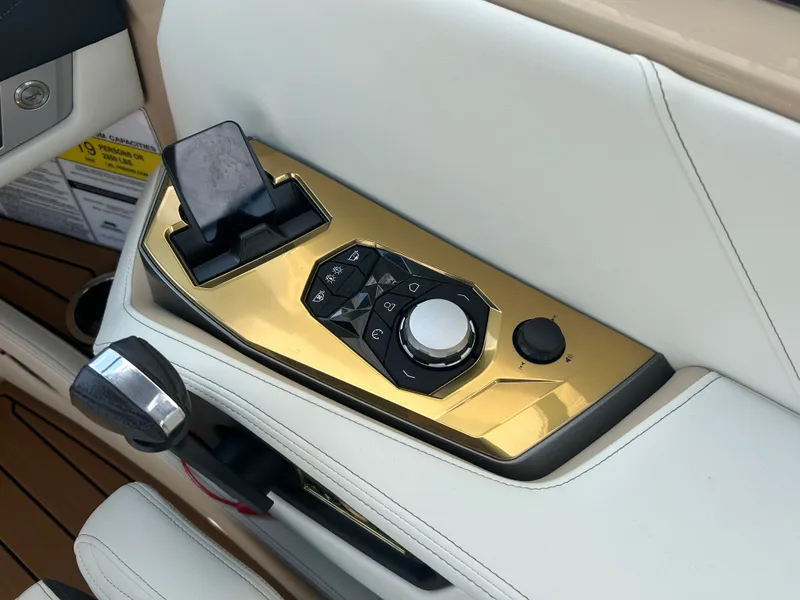 Slide: The Image of Nautique G25 2025 - 17