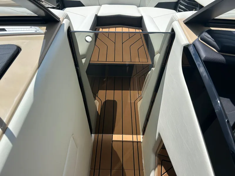 Slide: The Image of Nautique G25 2025 - 30