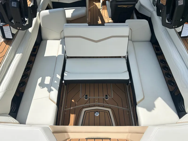 Slide: The Image of Nautique G25 2025 - 11