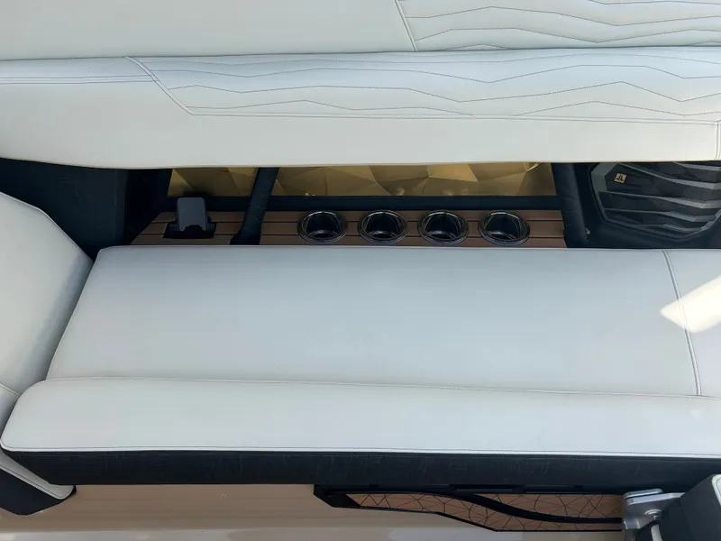 Slide: The Image of Nautique G25 2025 - 22