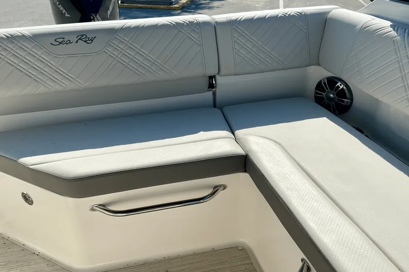 Slide: The Image of Sea Ray SDX 250 Outboard 2025 - 12