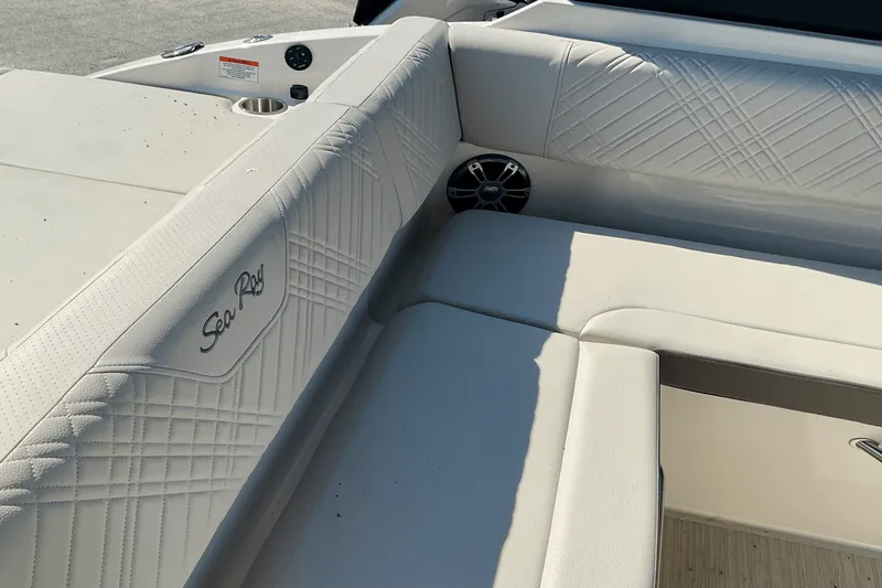 Slide: The Image of Sea Ray SDX 250 Outboard 2025 - 14