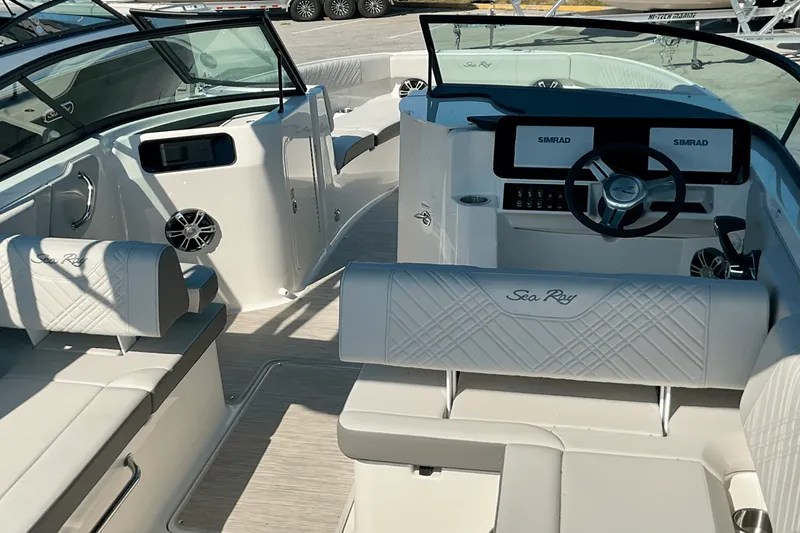 Slide: The Image of Sea Ray SDX 250 Outboard 2025 - 16