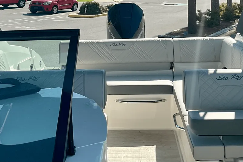 Slide: The Image of Sea Ray SDX 250 Outboard 2025 - 8