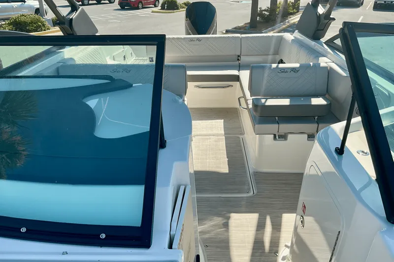 Slide: The Image of Sea Ray SDX 250 Outboard 2025 - 9