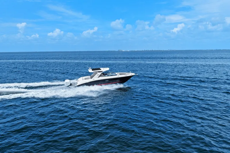 Slide: The Image of Sea Ray 350 SLX OUTBOARD 2023 - 17