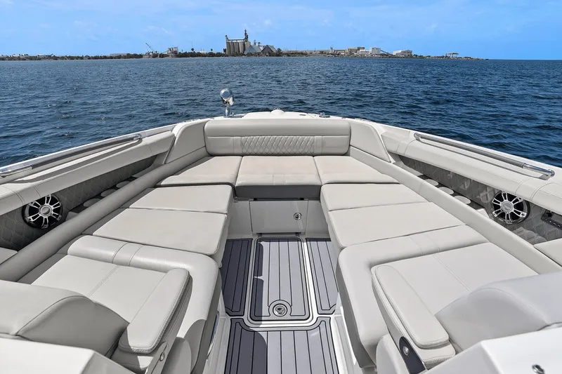 Slide: The Image of Sea Ray 350 SLX OUTBOARD 2023 - 19