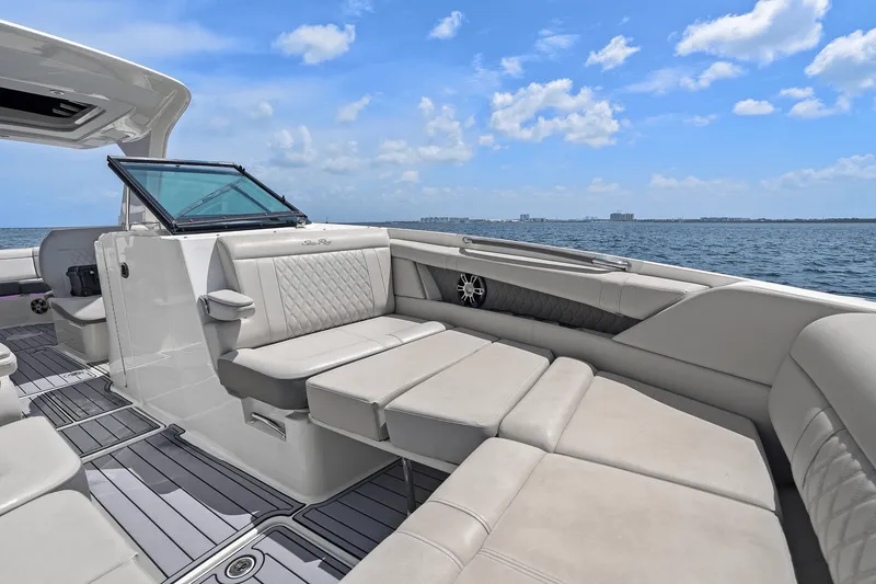 Slide: The Image of Sea Ray 350 SLX OUTBOARD 2023 - 20