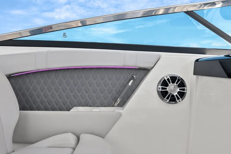 Slide: The Image of Sea Ray 350 SLX OUTBOARD 2023 - 24