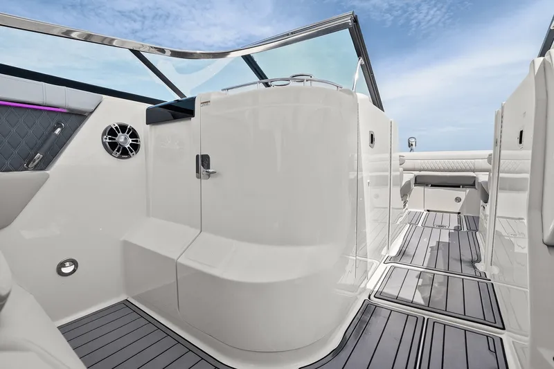 Slide: The Image of Sea Ray 350 SLX OUTBOARD 2023 - 25