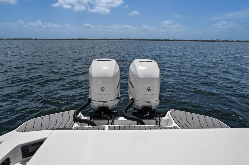 Slide: The Image of Sea Ray 350 SLX OUTBOARD 2023 - 32