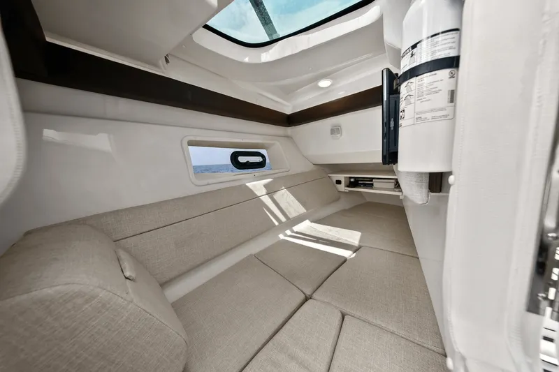 Slide: The Image of Sea Ray 350 SLX OUTBOARD 2023 - 43