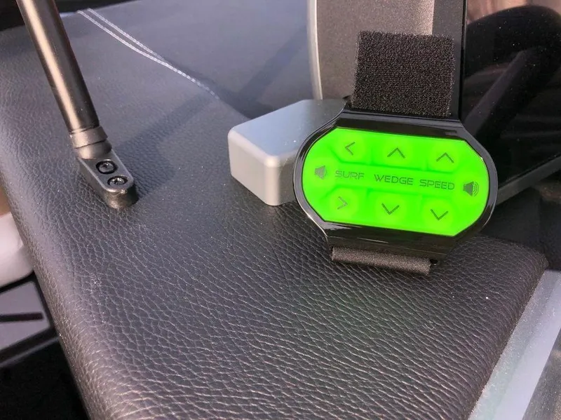 Slide: The Image of Malibu Wakesetter 21 MLX 2019 - 10