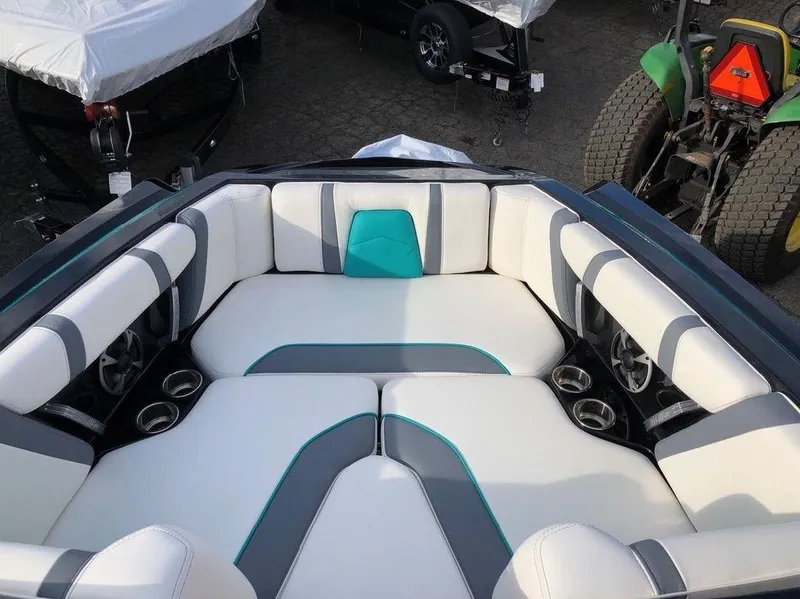 Slide: The Image of Malibu Wakesetter 21 MLX 2019 - 11