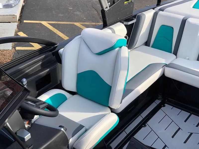 Slide: The Image of Malibu Wakesetter 21 MLX 2019 - 12