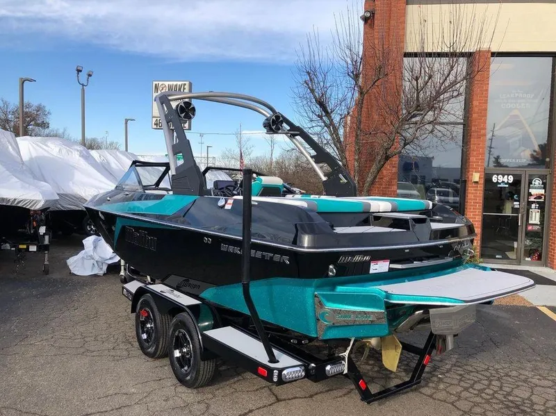 Slide: The Image of Malibu Wakesetter 21 MLX 2019 - 16