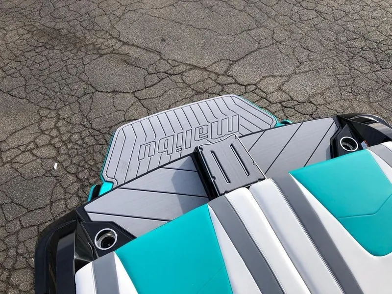 Slide: The Image of Malibu Wakesetter 21 MLX 2019 - 22