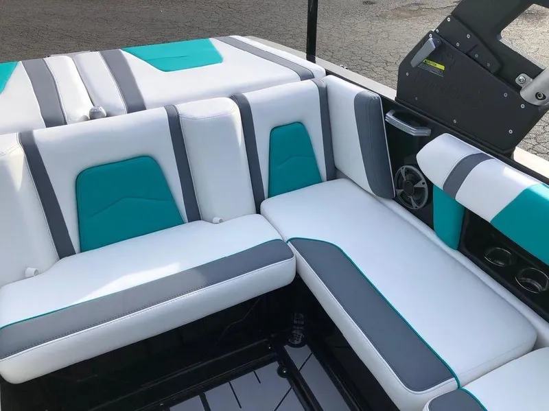 Slide: The Image of Malibu Wakesetter 21 MLX 2019 - 4