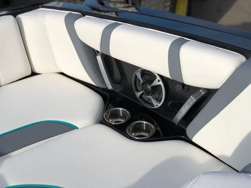 Slide: The Image of Malibu Wakesetter 21 MLX 2019 - 5