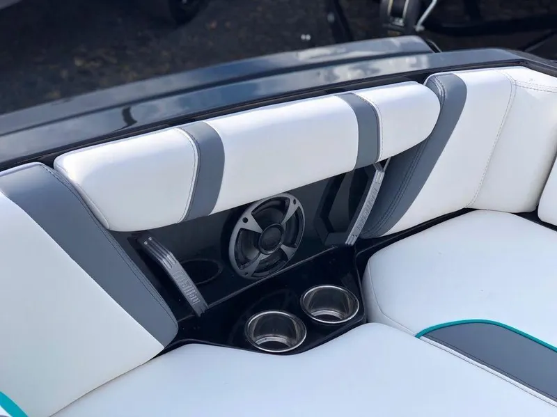 Slide: The Image of Malibu Wakesetter 21 MLX 2019 - 6