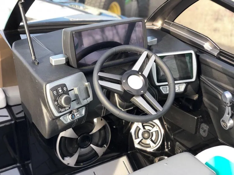 Slide: The Image of Malibu Wakesetter 21 MLX 2019 - 8