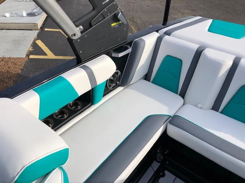 Slide: The Image of Malibu Wakesetter 21 MLX 2019 - 9