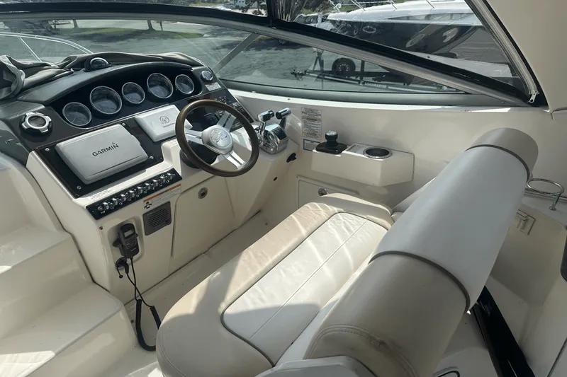 Slide: The Image of Sea Ray 310 SUNDANCER 2012 - 11