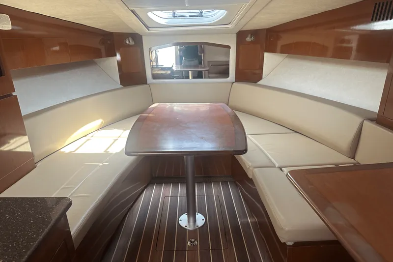 Slide: The Image of Sea Ray 310 SUNDANCER 2012 - 15
